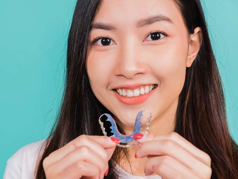 woman using a removable retainer